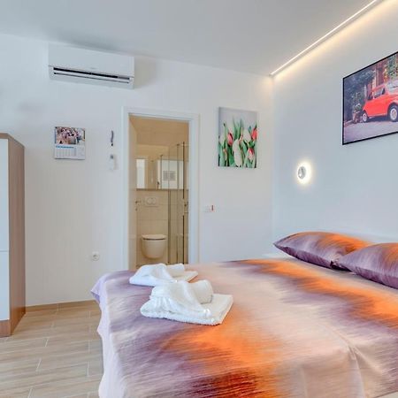Apartment Light In Pula Exterior foto
