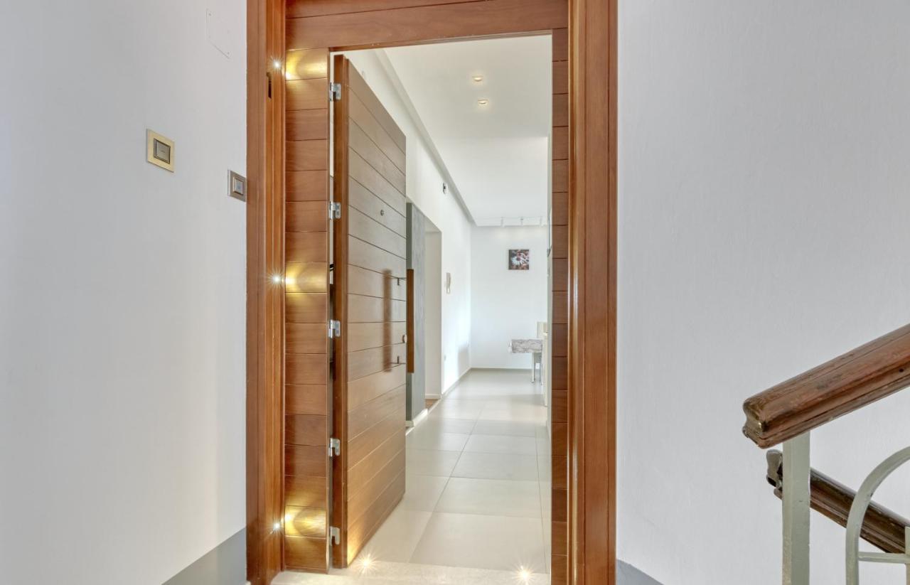 Apartment Light In Pula Exterior foto
